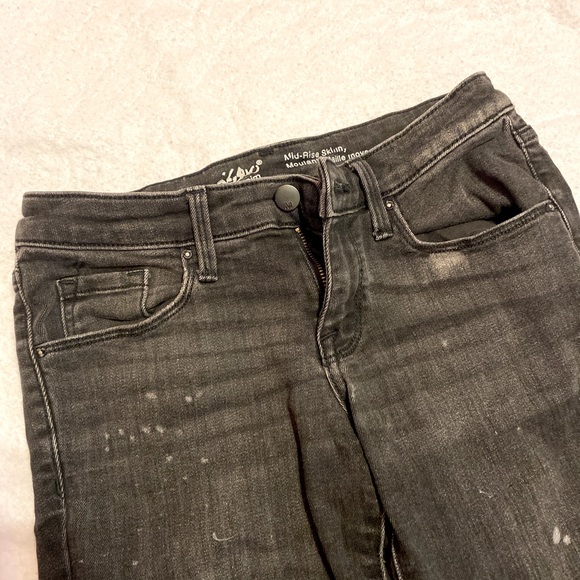 Mossimo Jeans. Size 2. Distressed. Stretch - Picture 5 of 6